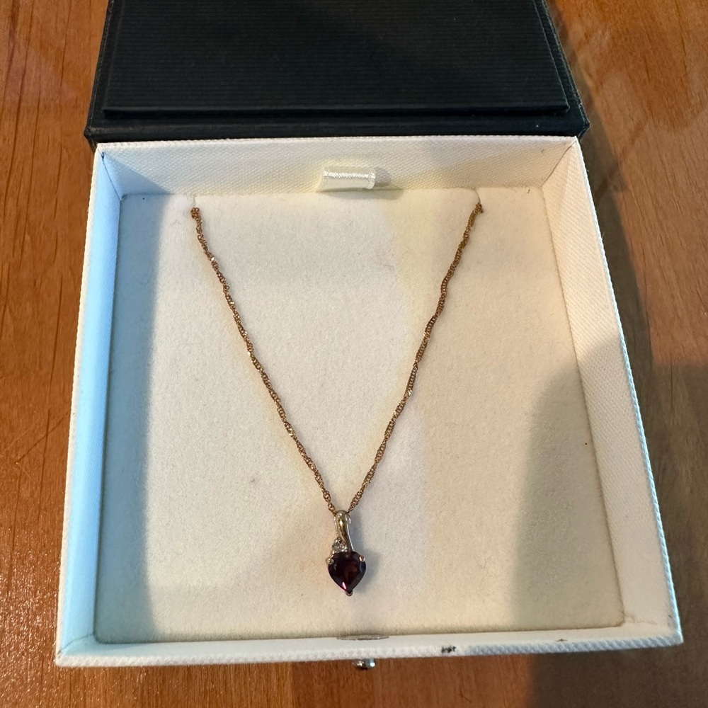 Heart pendant necklace